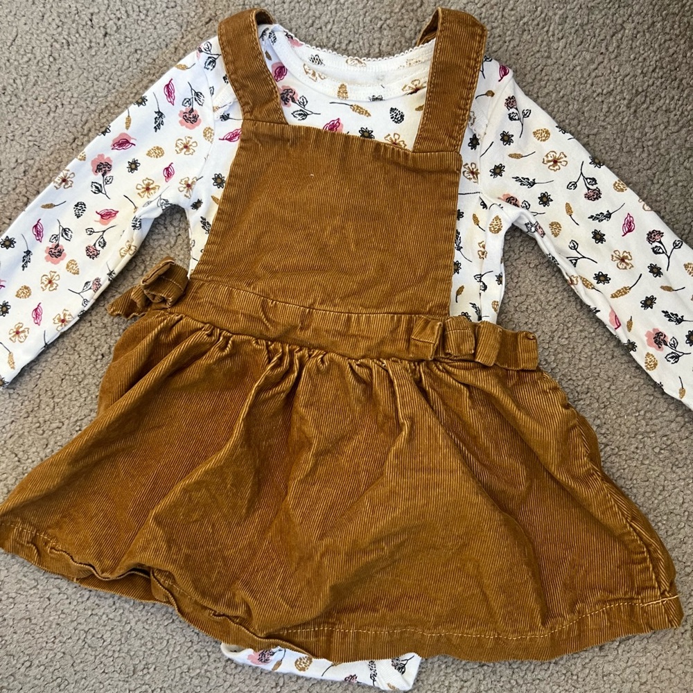 Baby girl fall outfit size 9M